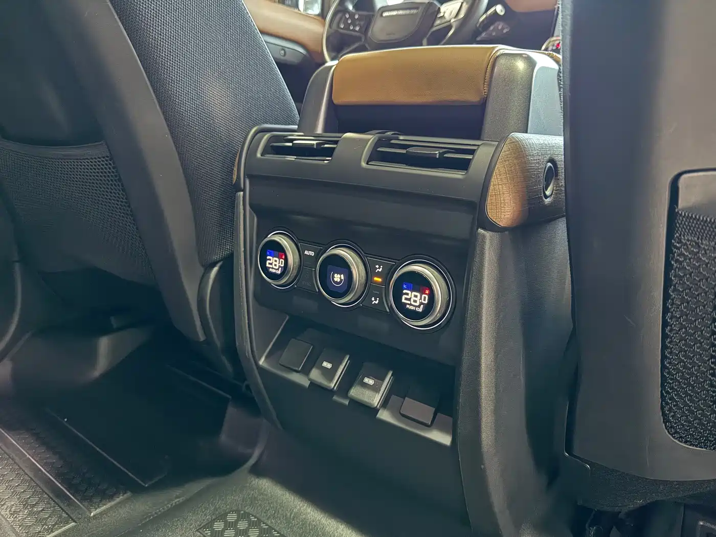 Фото 24 - Land Rover Defender