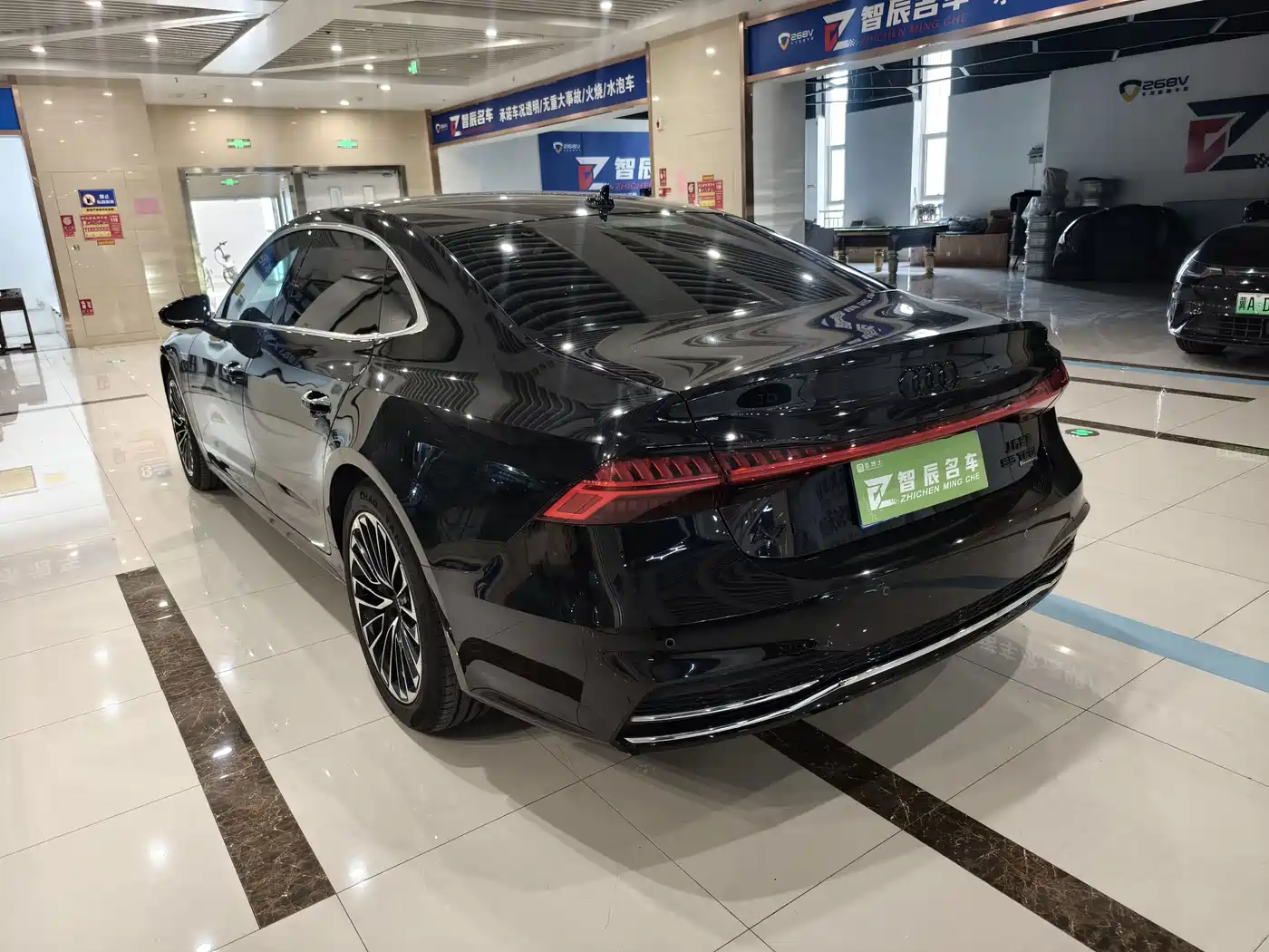Фото 9 - Audi A7L
