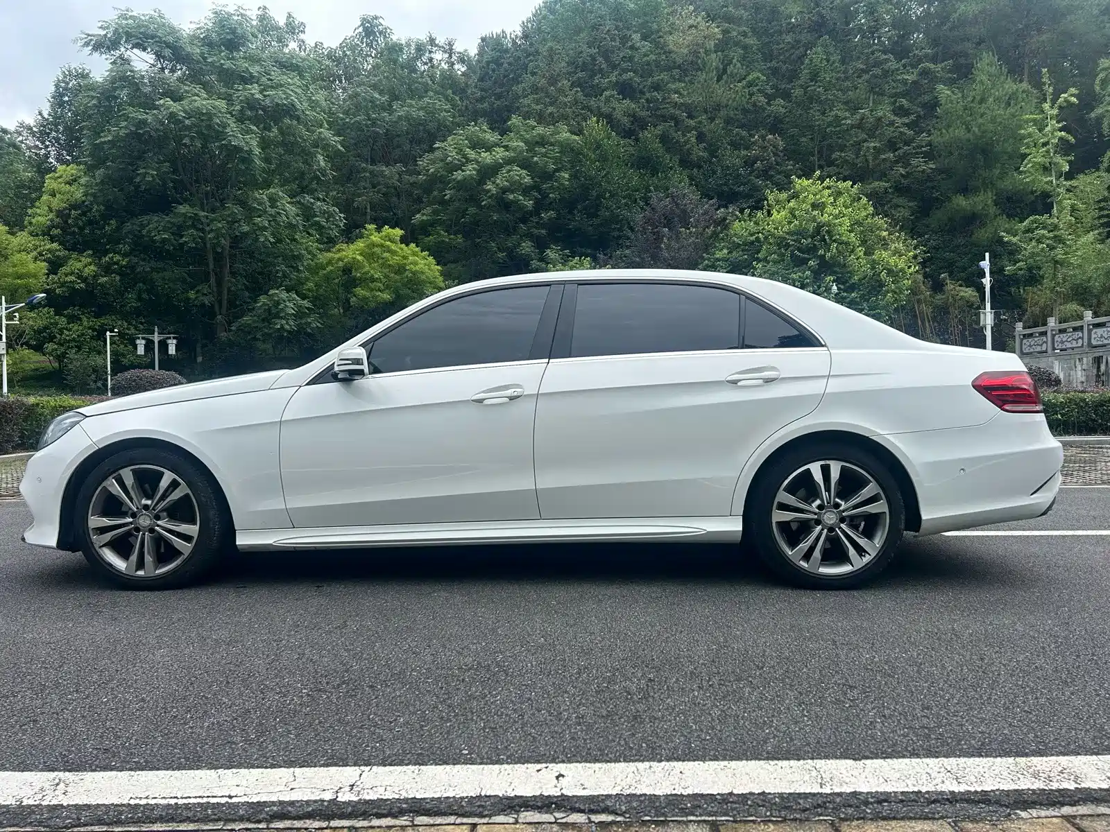 صورة 7 - Mercedes-Benz E-Class