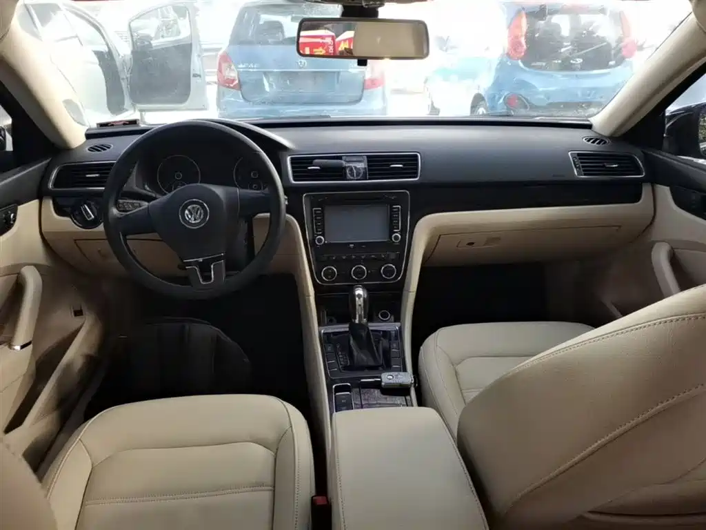 Volkswagen Passat 2014 1.8TSI DSG Luxury Edition фото 10