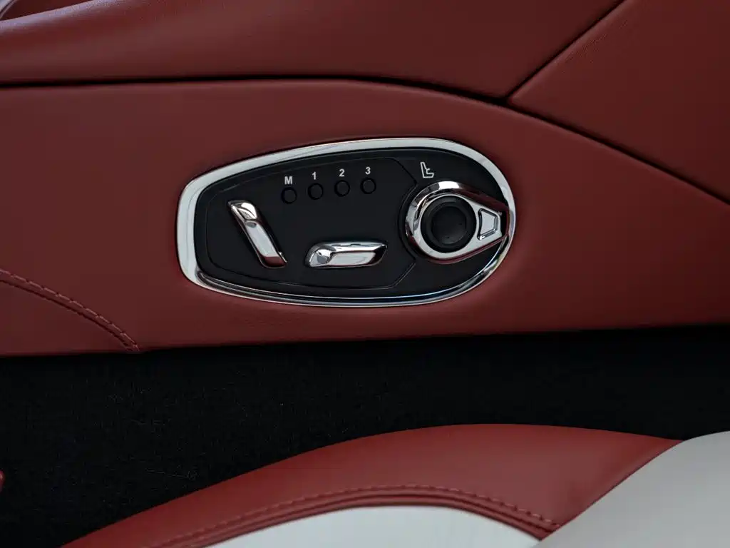 Aston Martin DBS 2019 DBS Superleggera V12 Coupe фото 14