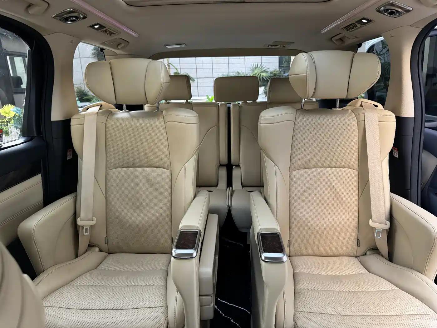 Toyota Alphard 2021 Hybrid 2.5L Luxury фото 12