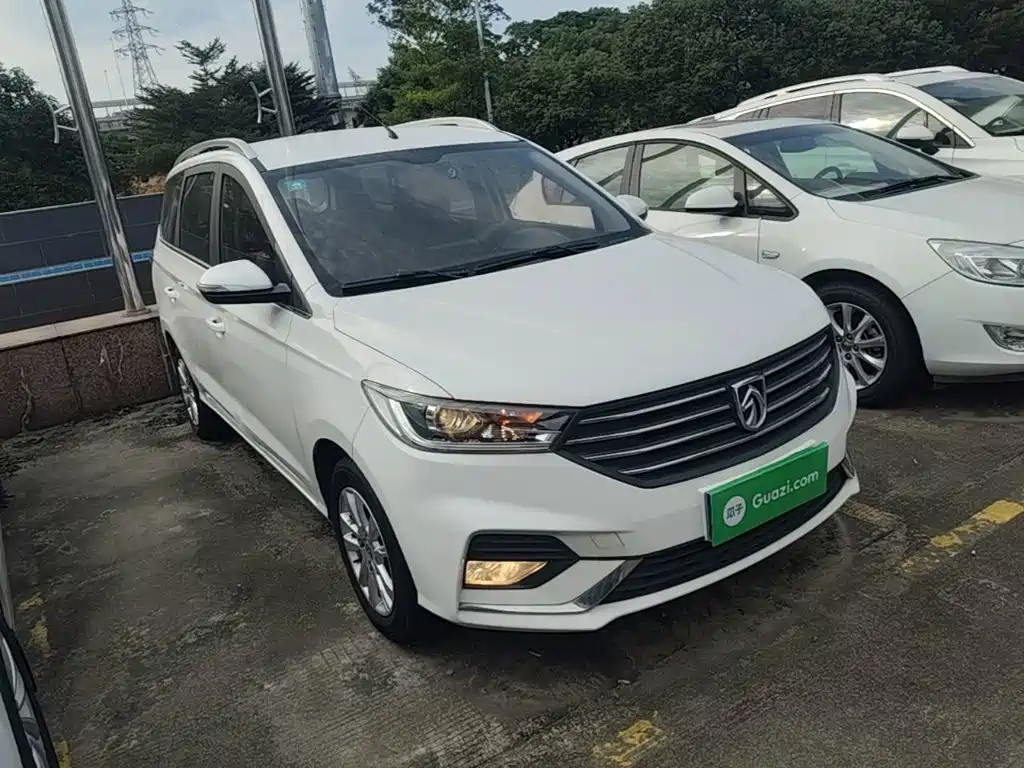 Фото 4 - Baojun 360