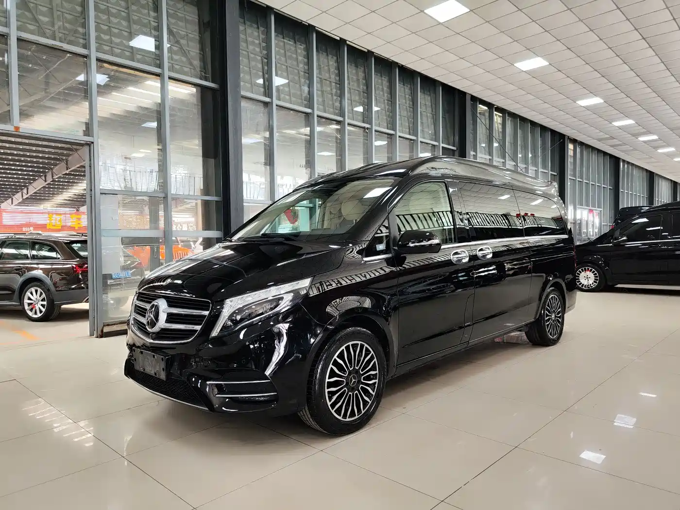 Mercedes-Benz V-Class 2018 V 260 L Premium Long Wheelbase Edition China VI