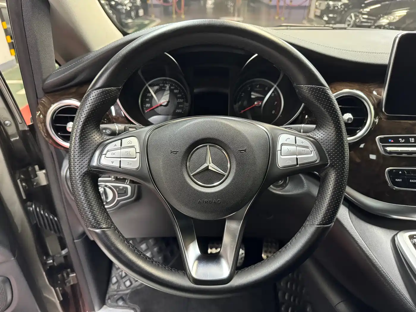 Mercedes-Benz V-Class 2018 V 260 L Premium Long Version China V фото 15