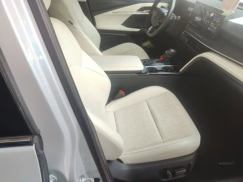 Photo 25 - Toyota Camry