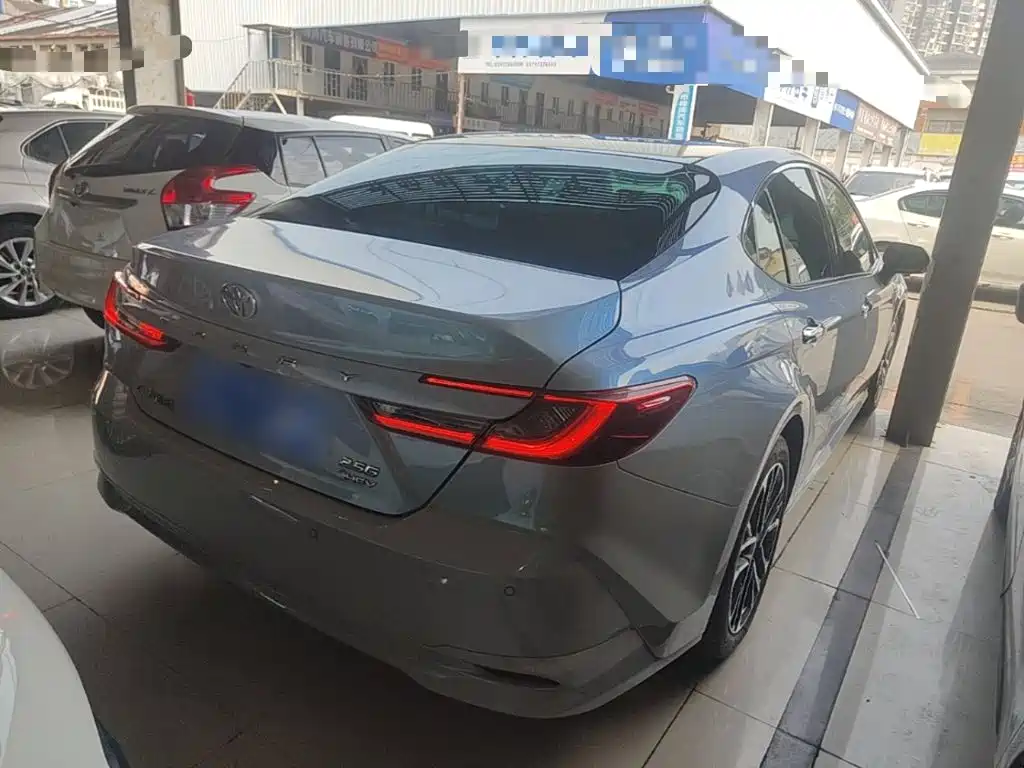 Photo 7 - Toyota Camry