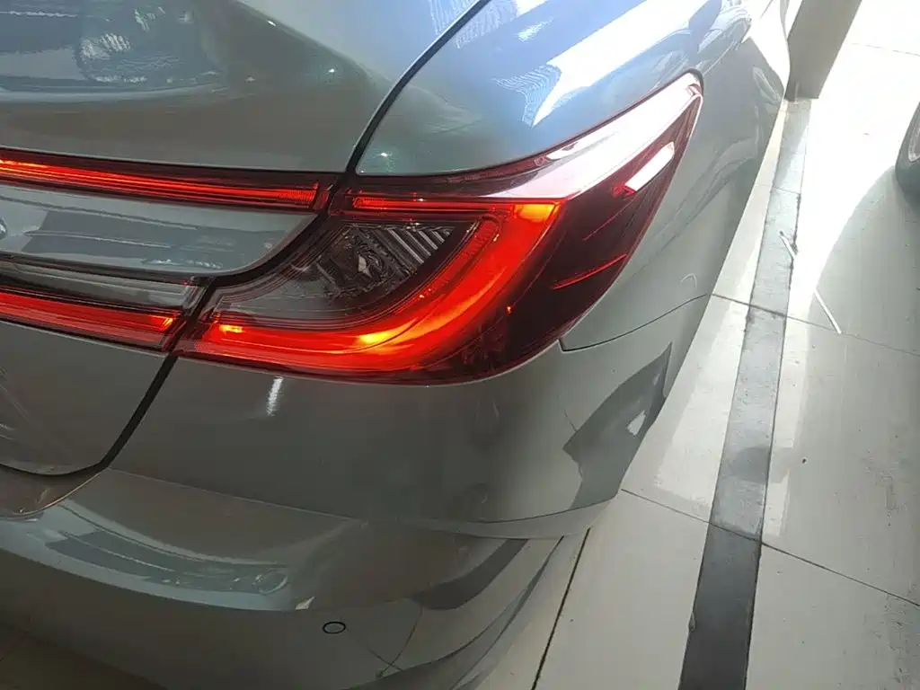 Photo 8 - Toyota Camry