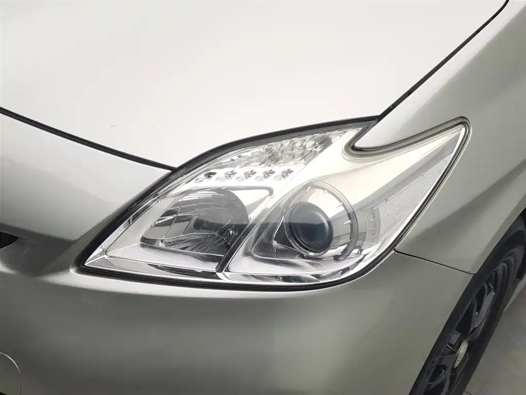 Toyota Prius 2012 1.8L Luxury Advanced Edition фото 7