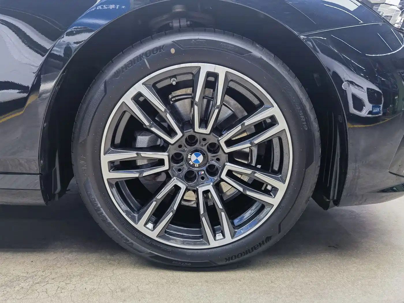 BMW 5 Series 2025 525Li M Sport Package фото 19