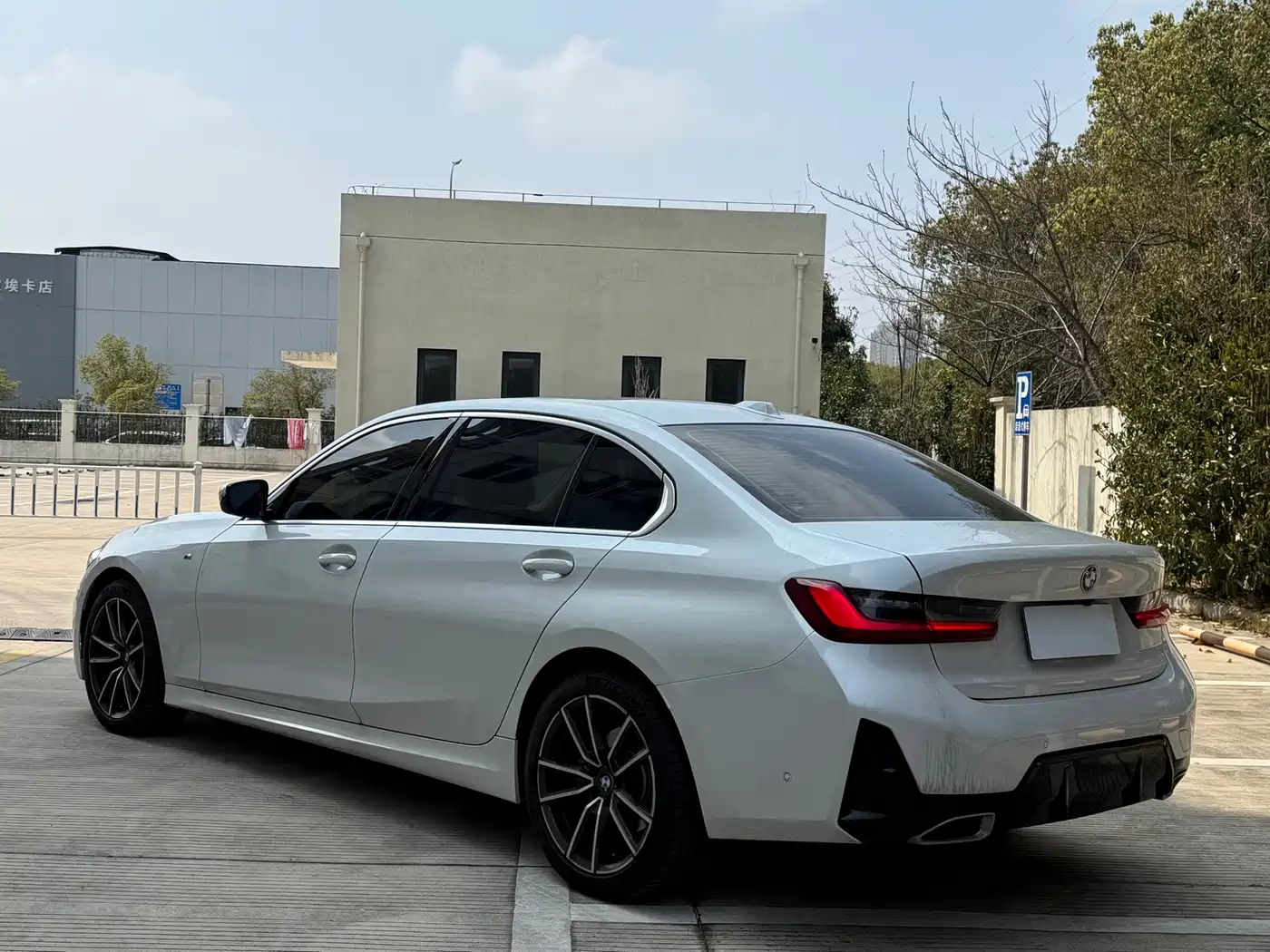 BMW 3 Series 2025 325Li M Sport Package фото 14
