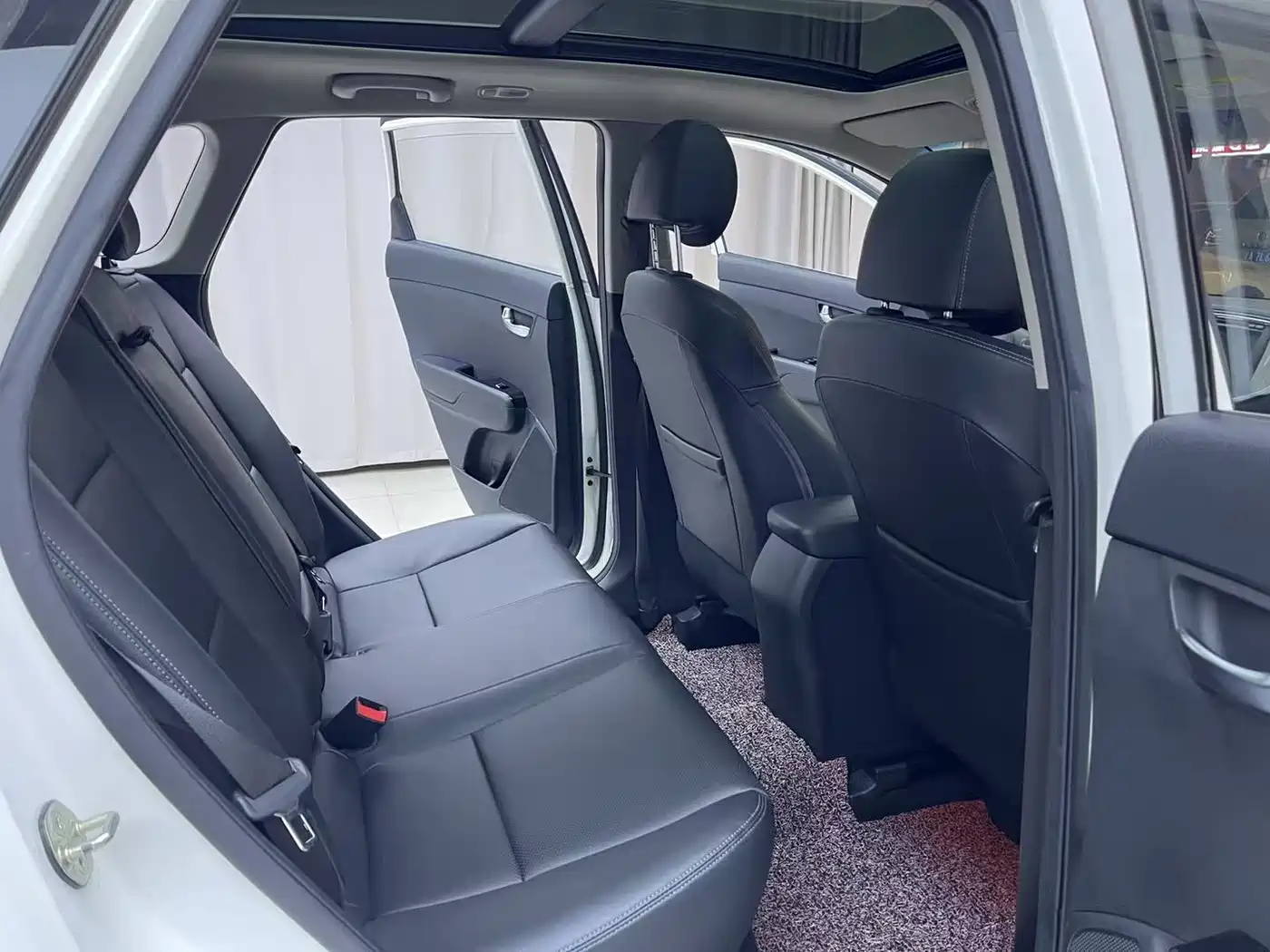 Kia KX3 Smart Run 2015 1.6L Automatic 2WD DLX фото 6