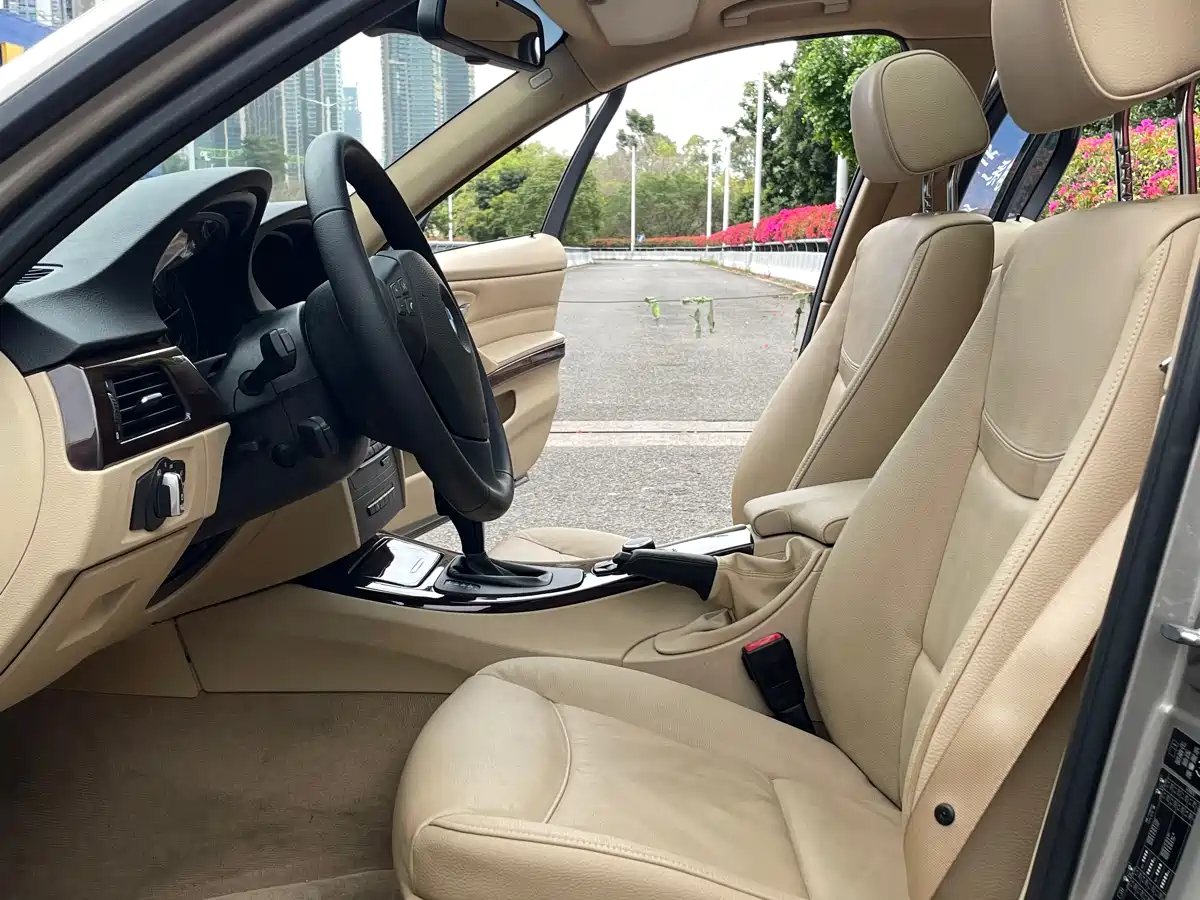 BMW 3 Series (Import) 2010 320i Luxury фото 11