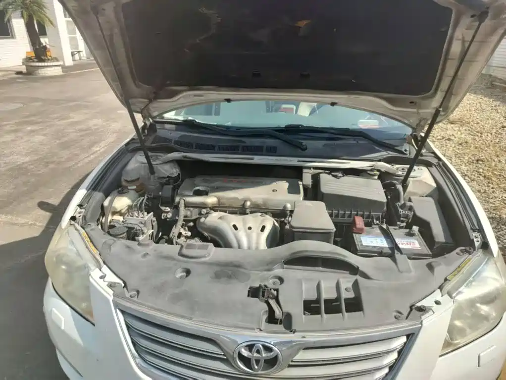 Фото 4 - Toyota Camry