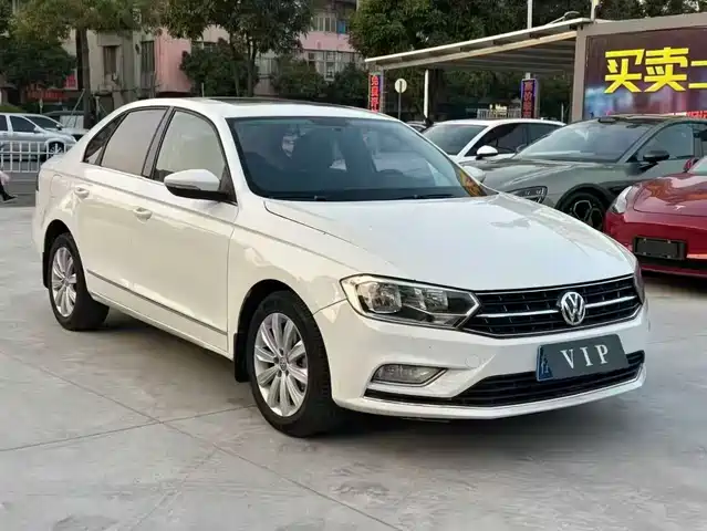 VOLKSWAGEN BORA