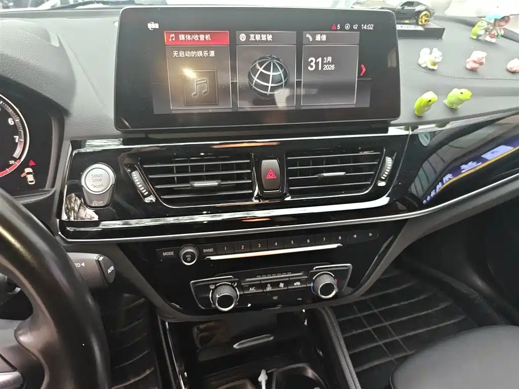 BMW 1 Series 2022 120i M Sport Shadow Edition фото 9