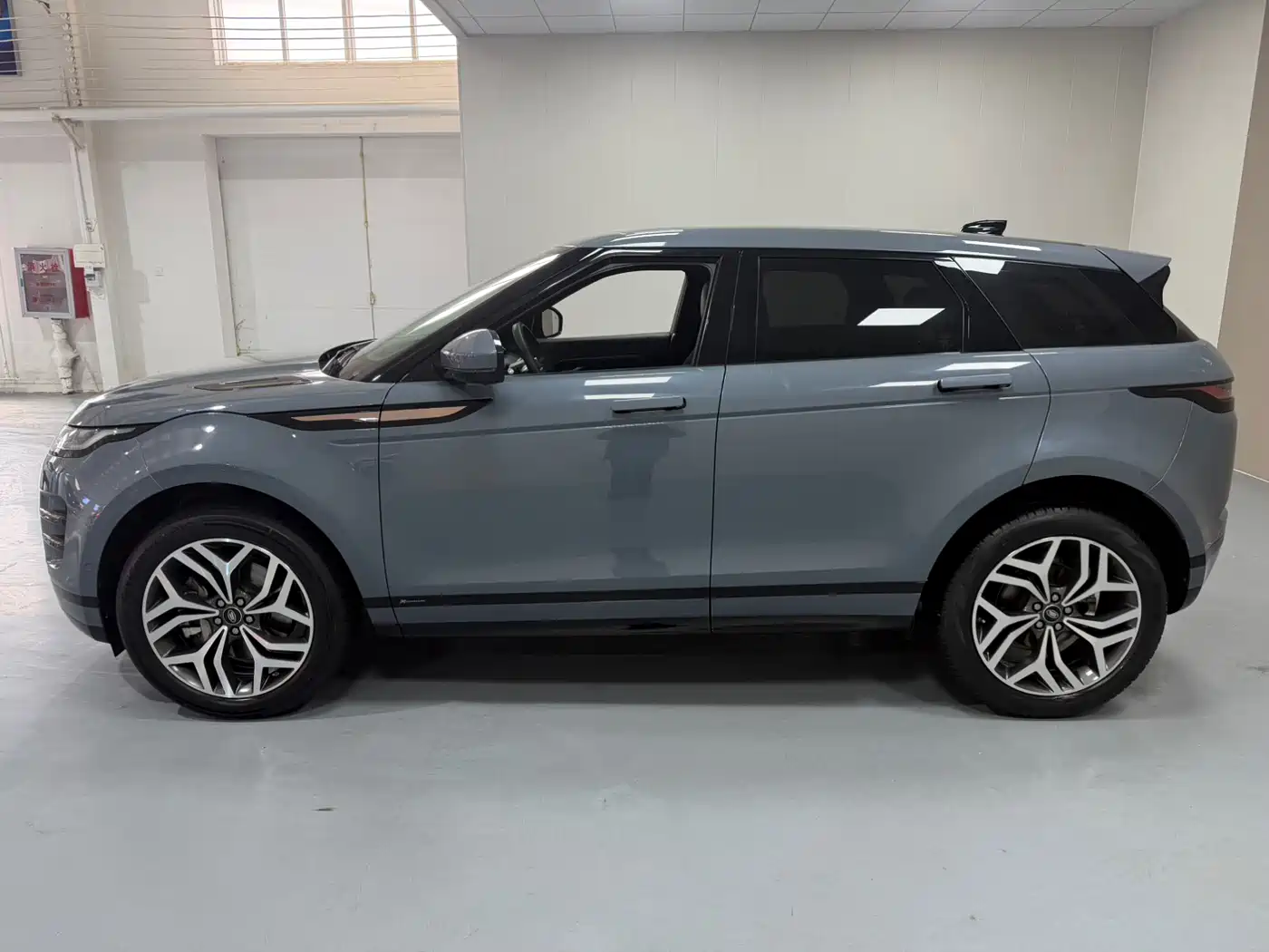 Land Rover Range Rover Evoque 2020 249PS R-DYNAMIC SE Sport Tech Edition фото 7