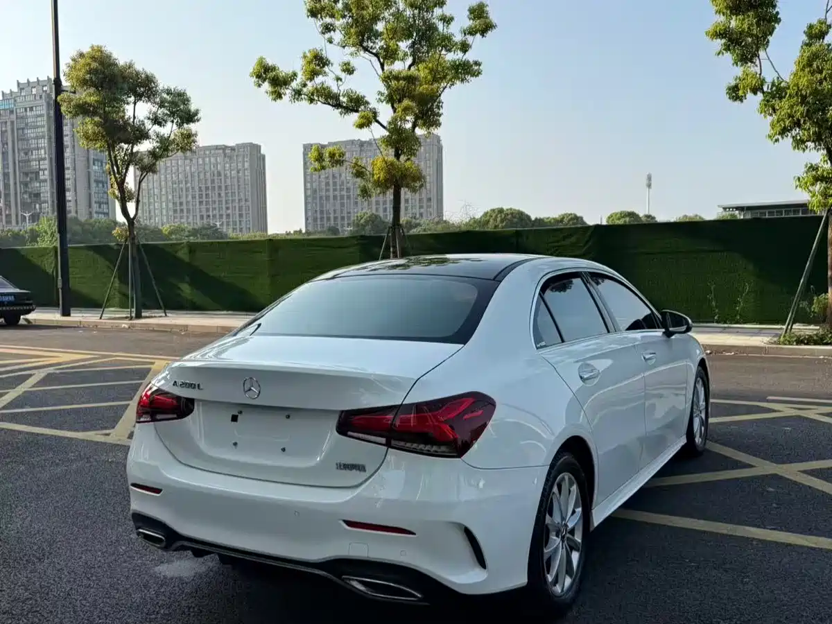 Mercedes-Benz A-Class 2021 A 200 L Sport Sedan Fashion Edition фото 8