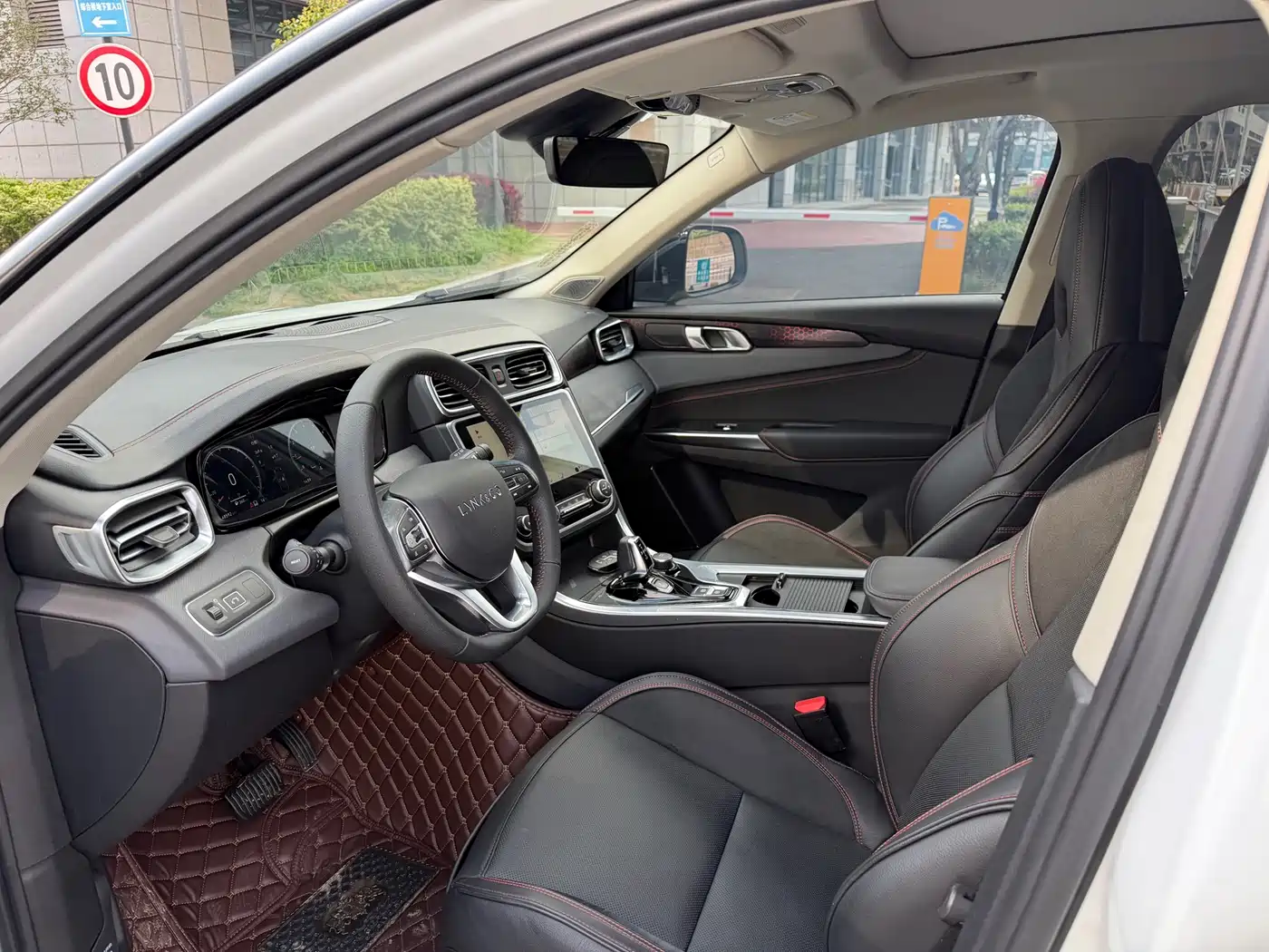 Lynk & Co 01 2017 2.0T AWD Pro фото 4
