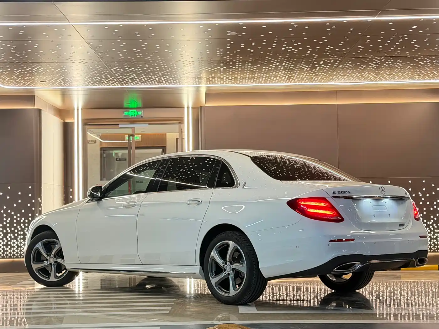 Mercedes-Benz E-Class 2017 E 200 L 4MATIC фото 6