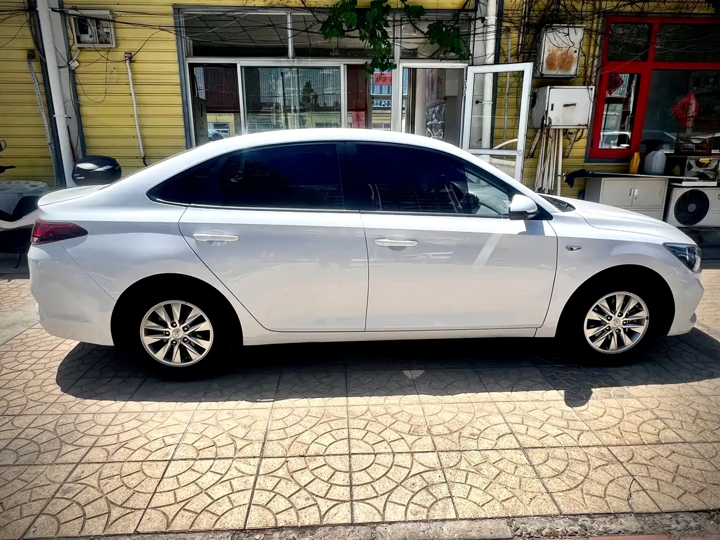 Hyundai Elantra 2020 1.6L Auto GL Pleasing Edition фото 4
