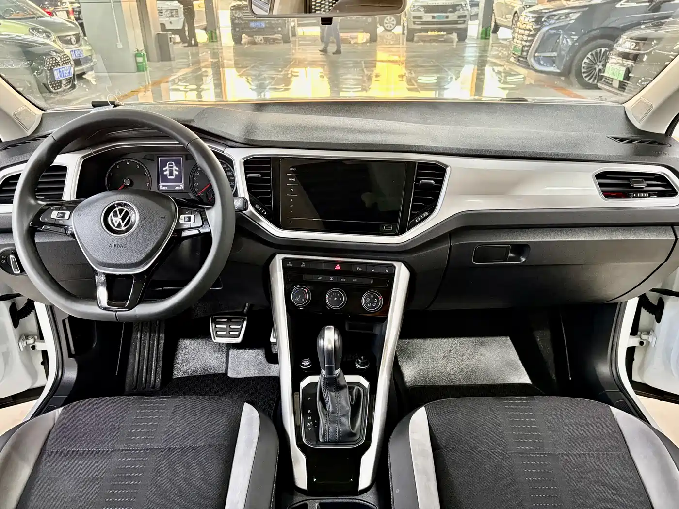 VOLKSWAGEN T ROC EXPLORING SONGS