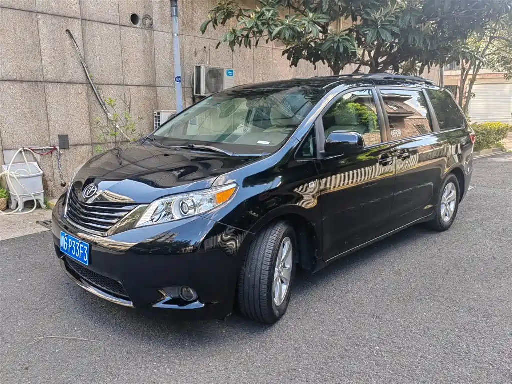 Toyota Sienna 2015 3.5L 2WD LE