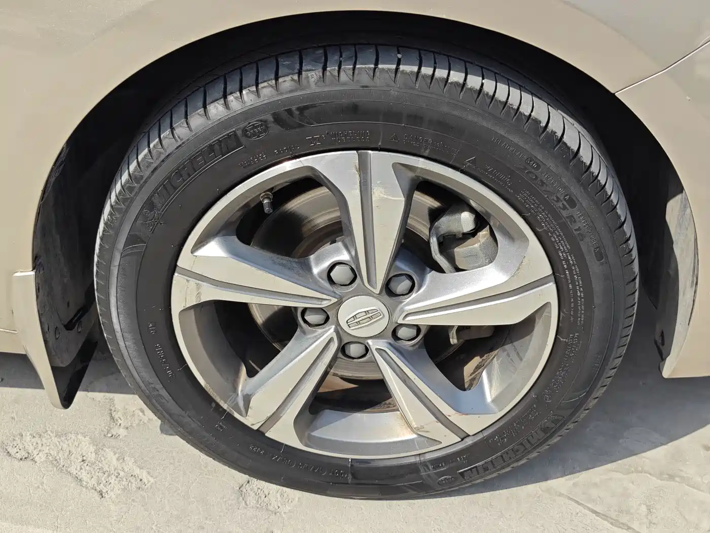 Фото 12 - Geely Emgrand GL