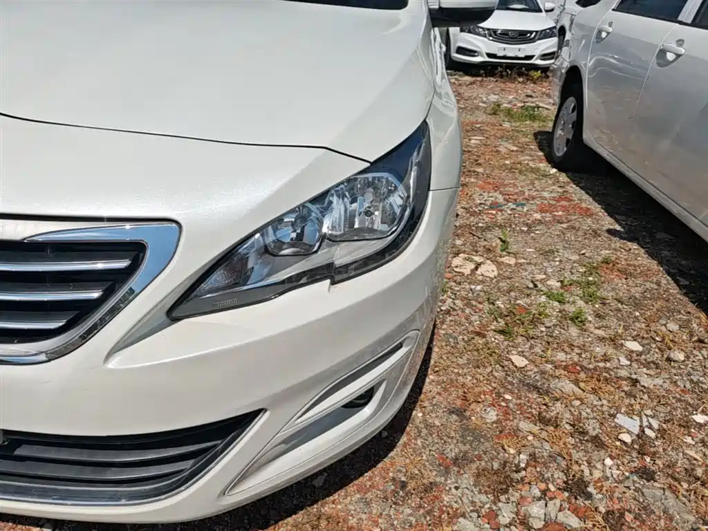Peugeot 408 2015 Model 1.2T Automatic Luxury Edition фото 24