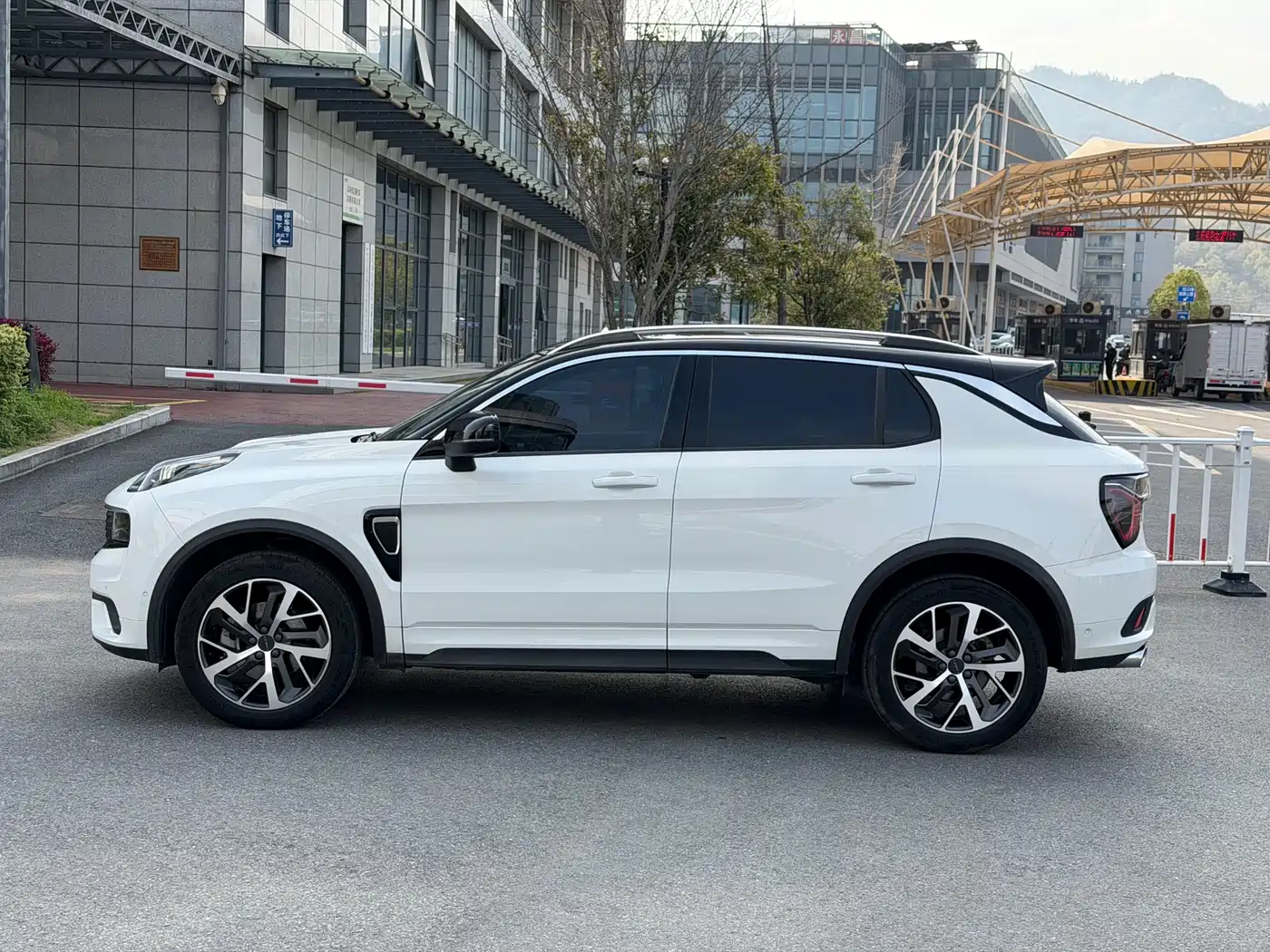 Lynk & Co 01 2017 2.0T AWD Pro фото 15