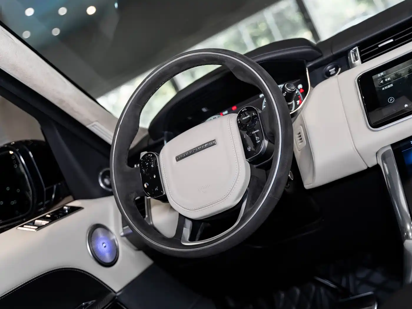Land Rover Range Rover Sport 2022 Model 3.0 L6 Tiger Ambition Edition фото 12