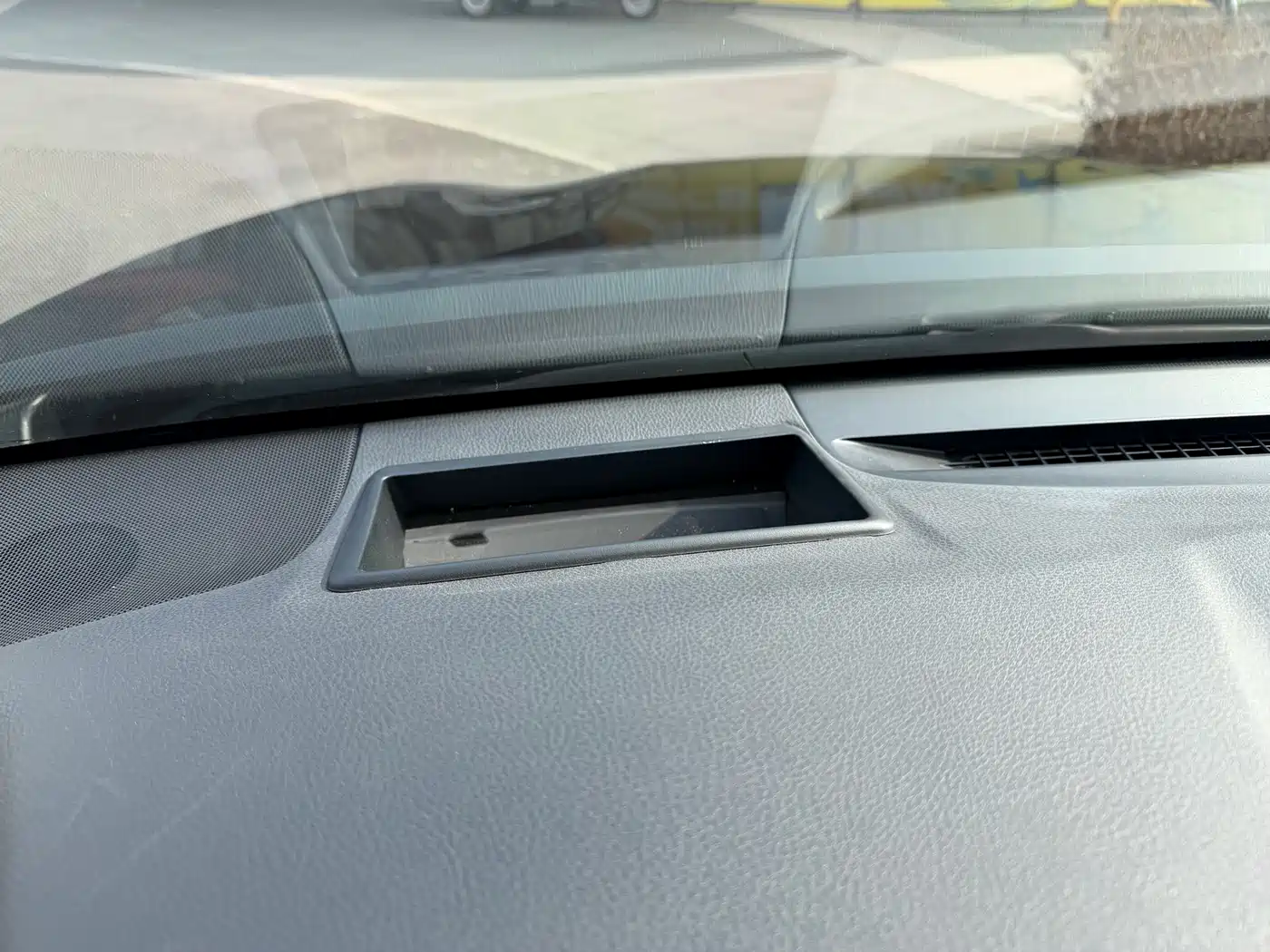 Toyota Camry 2023 2.5G Luxury Edition фото 12
