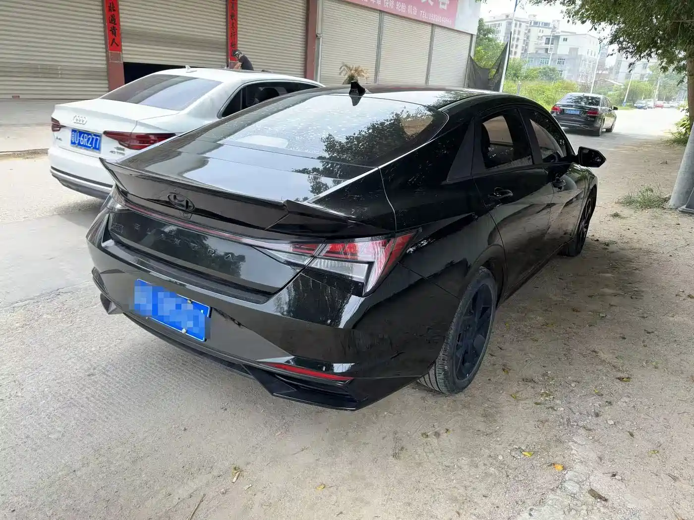 Hyundai Elantra 2022 1.5L CVT LUX Black Knight Limited Edition фото 2