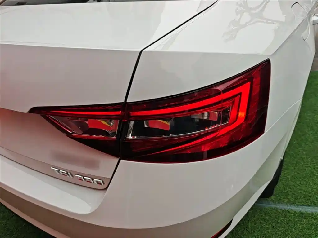Škoda Superb 2013 1.8TSI Automatic Elite Edition фото 8