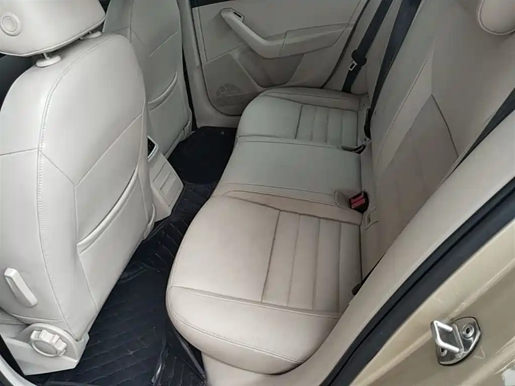 Škoda Octavia 2015 1.6L Automatic逸杰版 фото 17