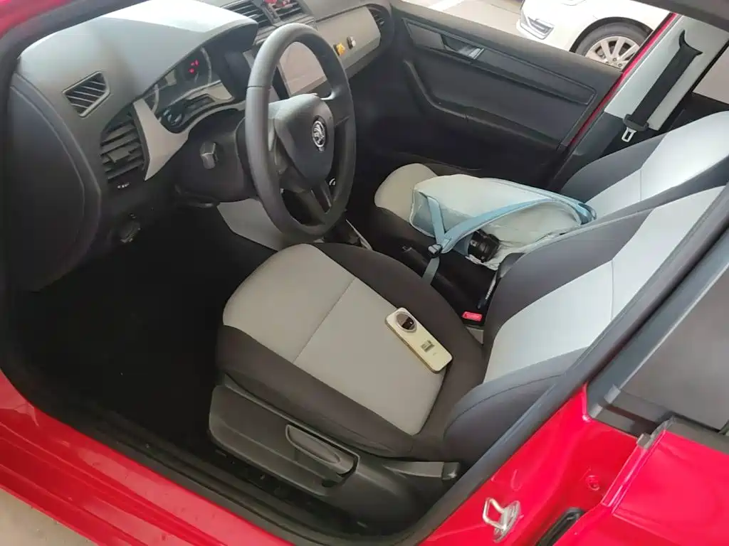 Škoda Fabia 2018 2017 1.4L Auto Car Enjoy Edition
