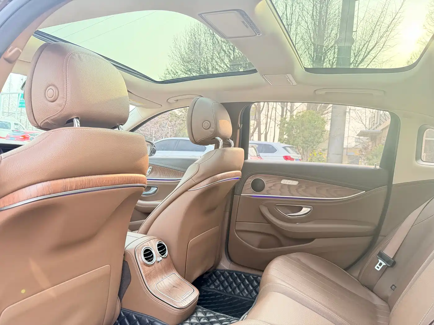 Mercedes-Benz E-Class 2023 E 260 L Sport фото 14
