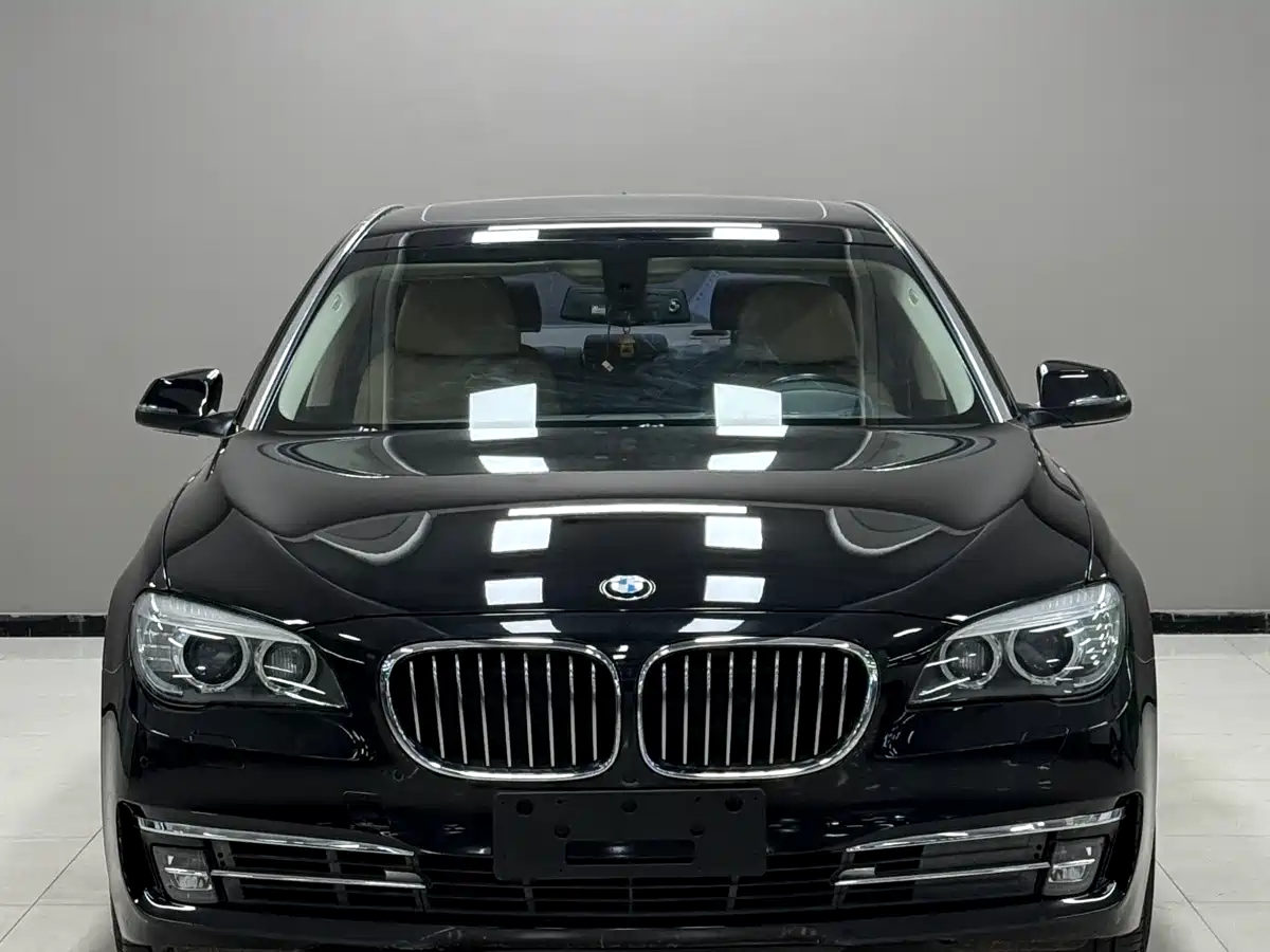 BMW 7 Series 2013 Model 740Li Leading фото 11