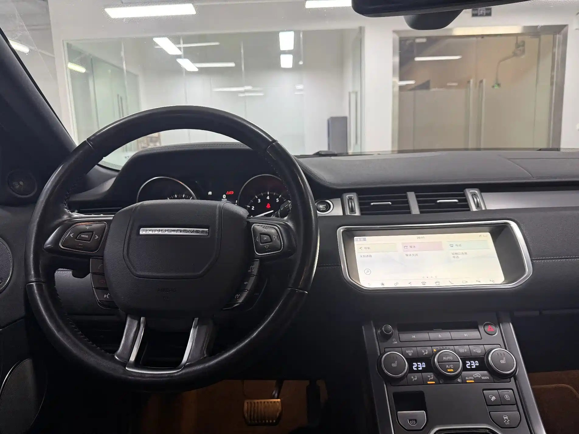 Photo 16 - Land Rover Range Rover Evoque