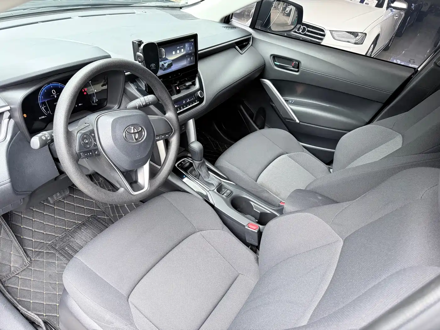 Toyota Frontlander 2023 2.0L CVT Elite Edition фото 5