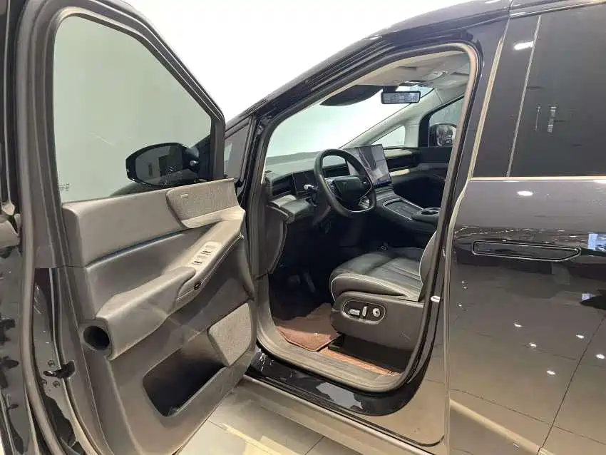 XPeng X9 2024 640 AWD High Performance Max фото 20