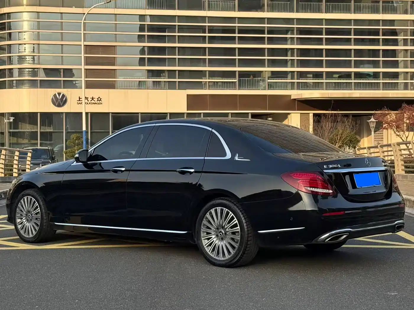 Mercedes-Benz E-Class 2020 E 300 L Luxury Model фото 9