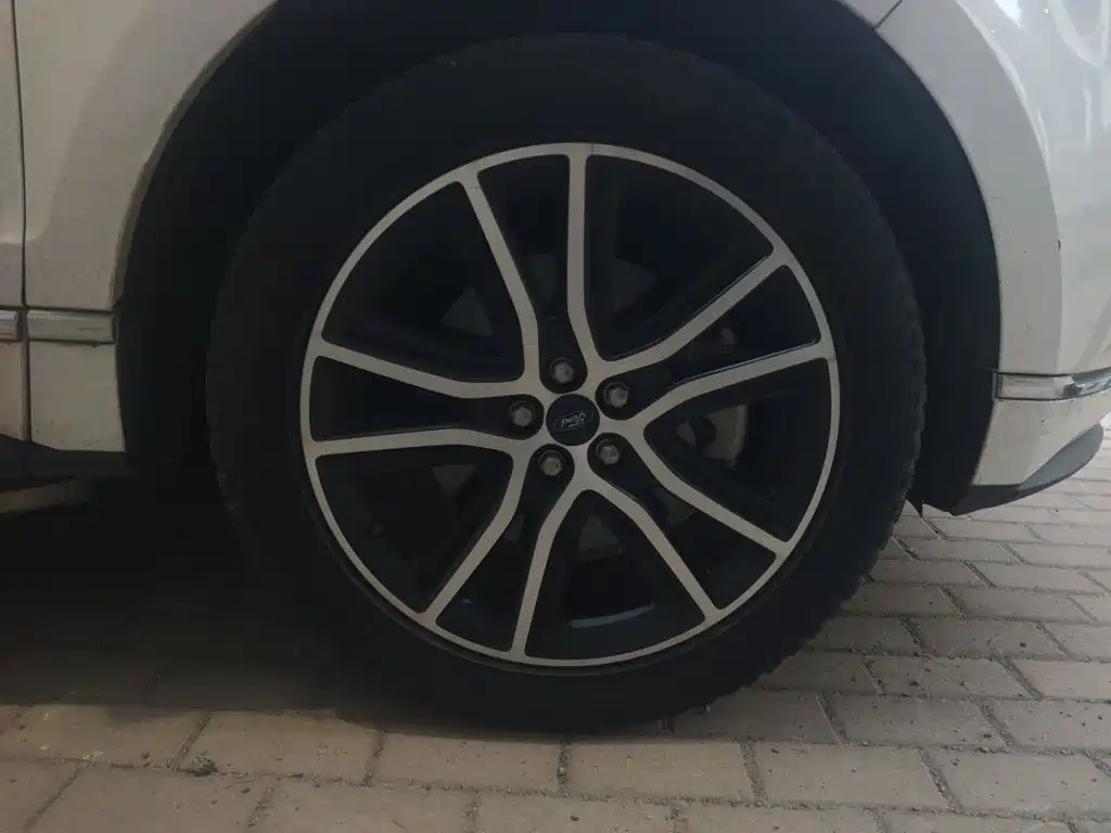 Фото 8 - Ford Edge