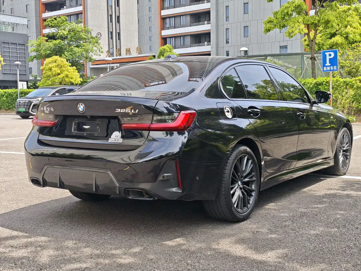 BMW 3 Series 2023 325Li M Sport Black Night Package фото 16