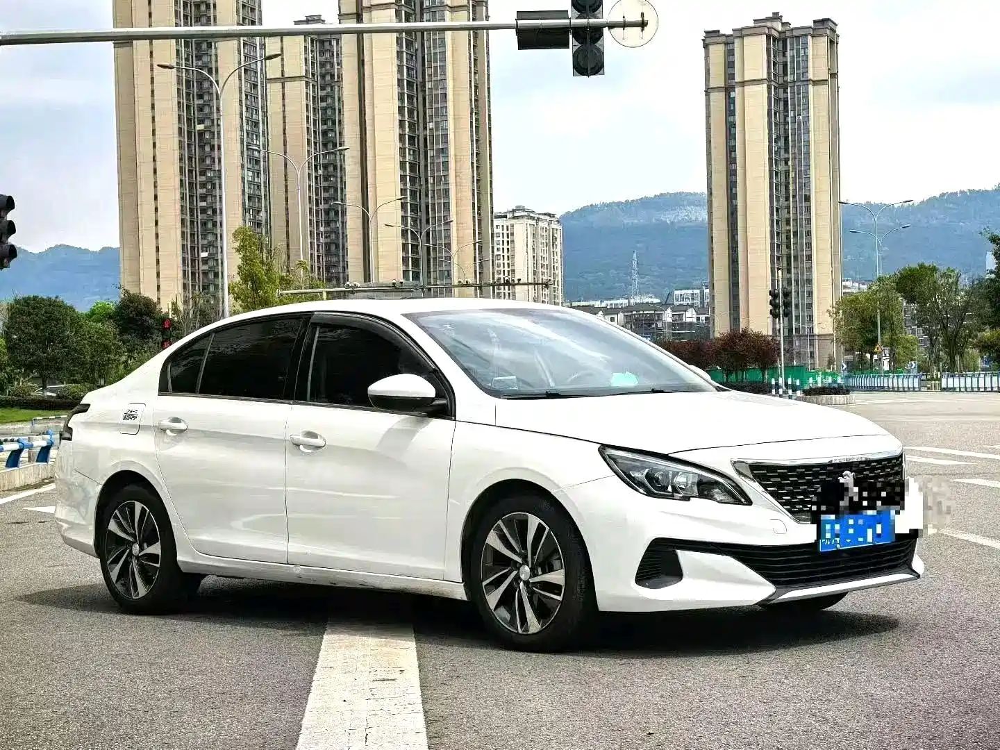 صورة 2 - Peugeot 408
