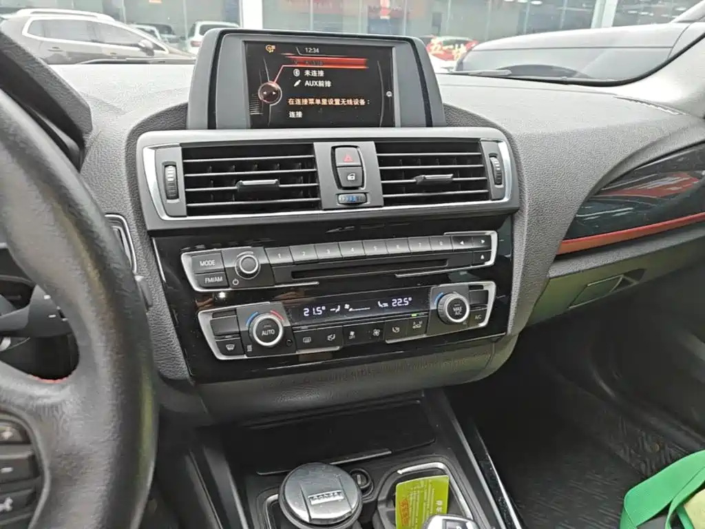 Photo 13 - BMW 1 Series (Import)