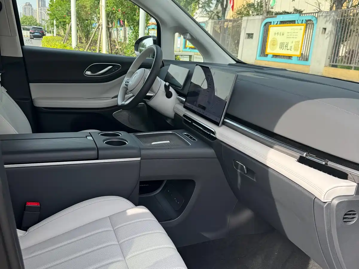 Voyah Auto Voyah Dreamer 2025 PHEV AWD Flagship Qian Kun Edition фото 8