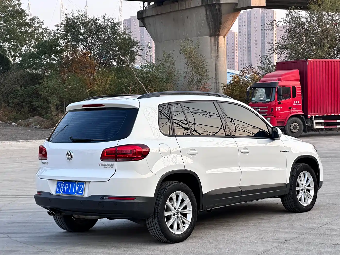 VOLKSWAGEN TIGUAN