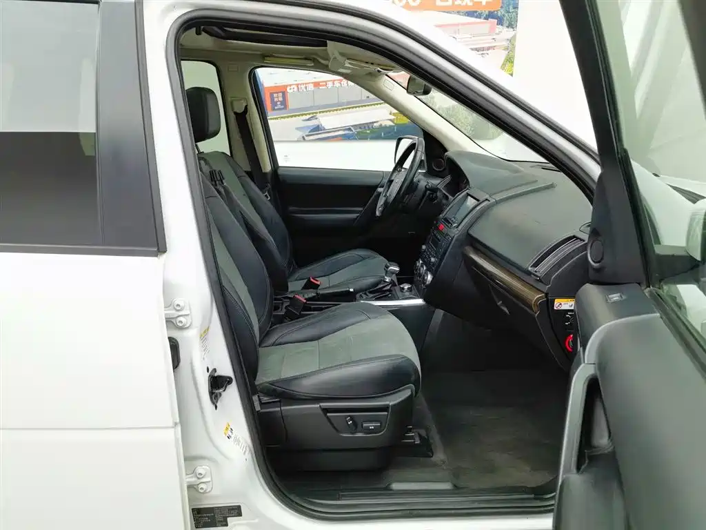 Land Rover Freelander 2 2012 2.0T Si4 SE Petrol фото 22