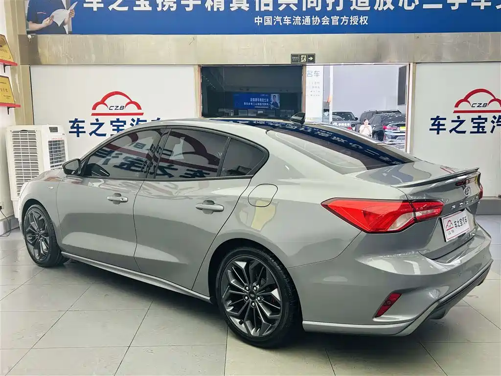 FORD FOX